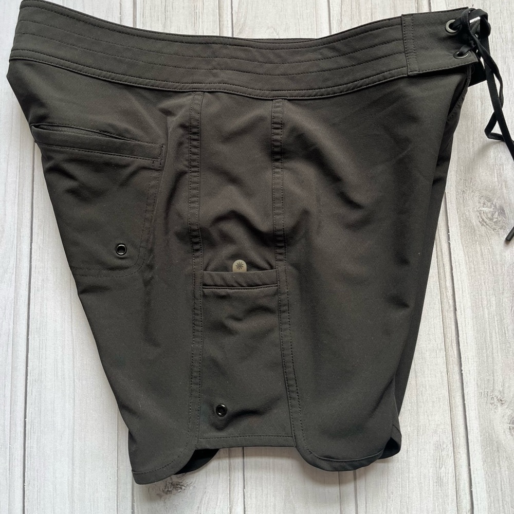 Women’s Athleta black board swim active pull on short. Size 8 - Picture 8 of 16